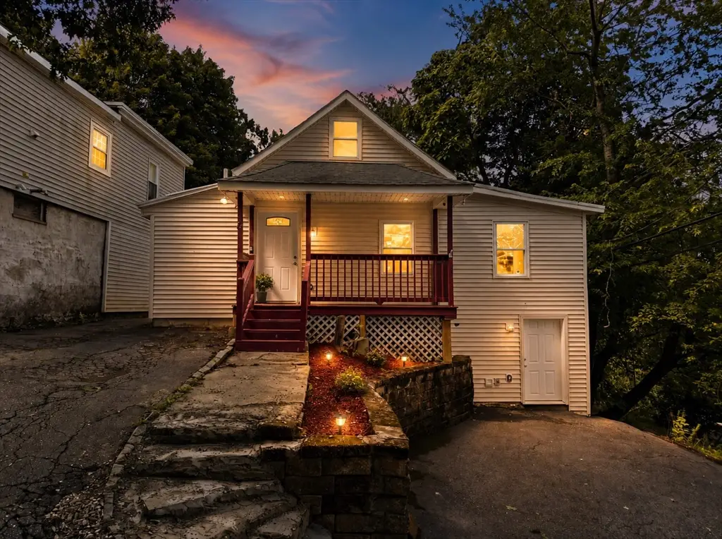 8 Hawkins St, Worcester, MA 01604 - #1