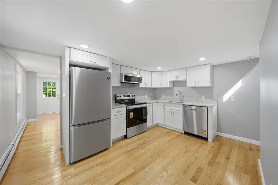 8 Hawkins St, Worcester, MA 01604 - #3