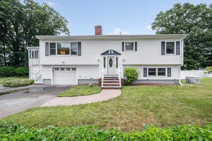 19 Cochrane Cir, Methuen, MA 01844 - #2