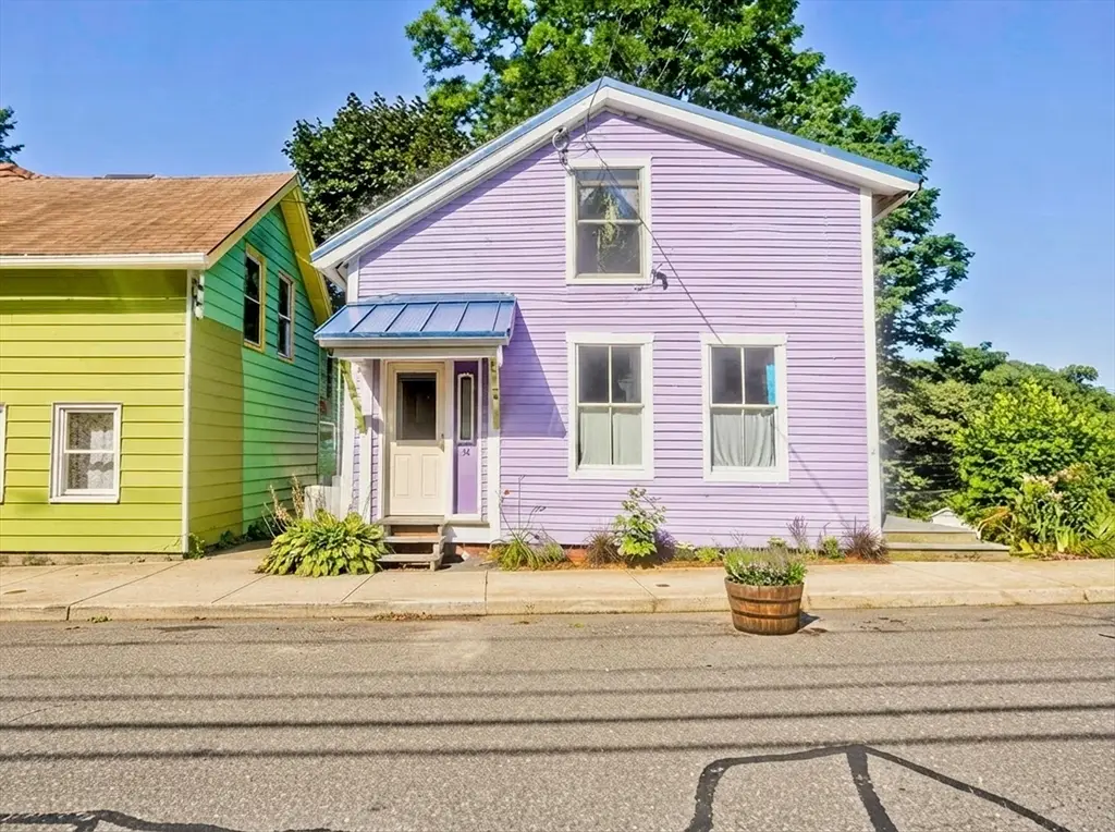 34 Washington St, Greenfield, MA 01301 - #1