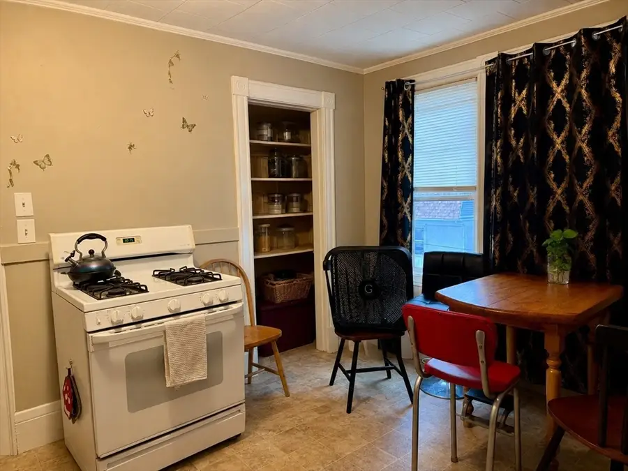 96 Fairview Ave, West Springfield, MA 01089 - #3