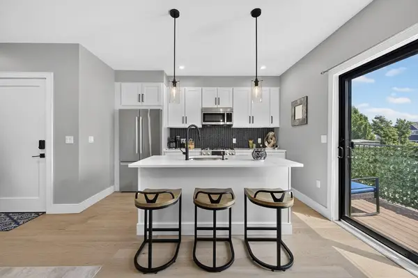 82 Moore St #5, Boston, MA 02128