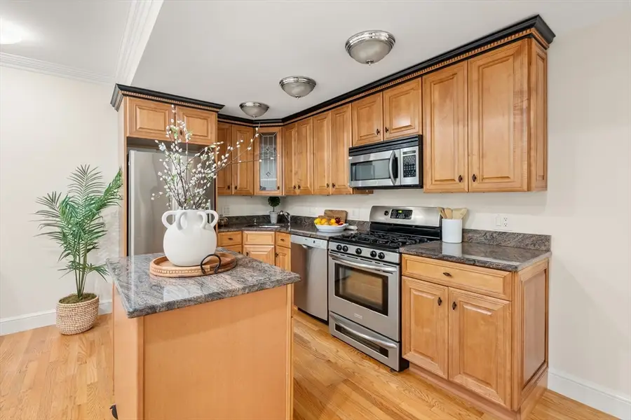 1724 Beacon St #1, Brookline, MA 02445 - #2