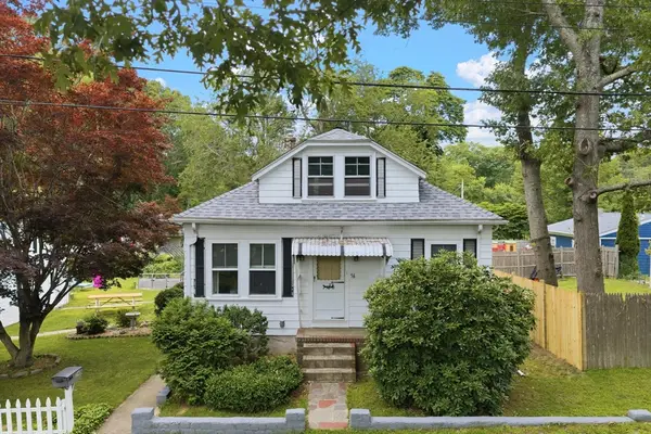 56 Hathaway Rd, Dartmouth, MA 02747