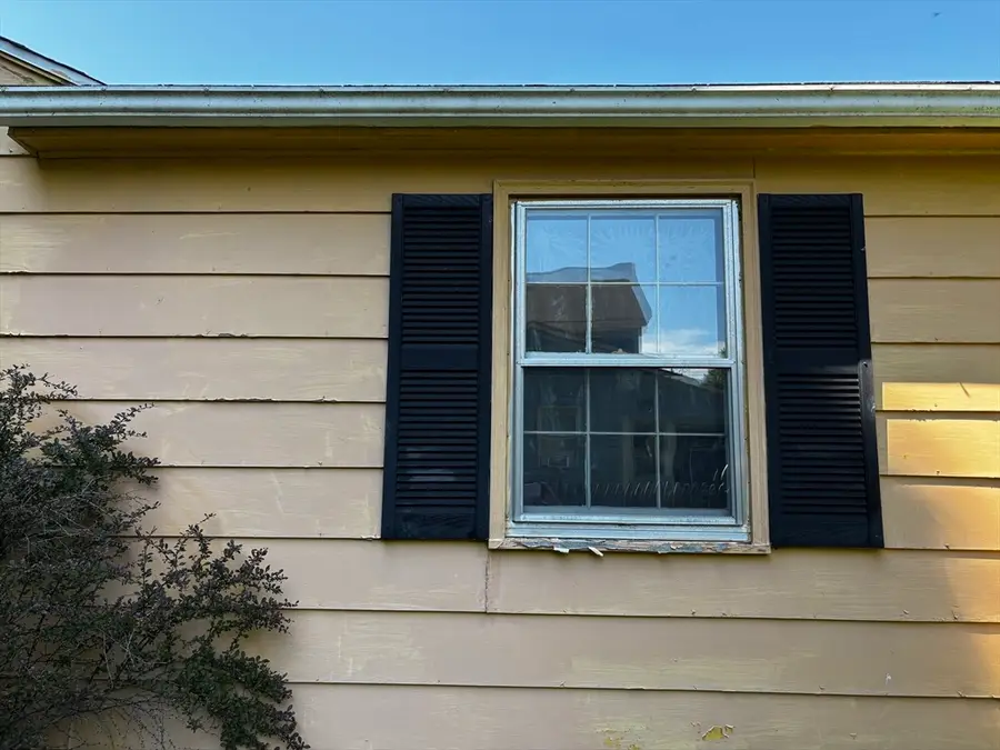 48 Beckwith Ave, Westfield, MA 01085 - #2