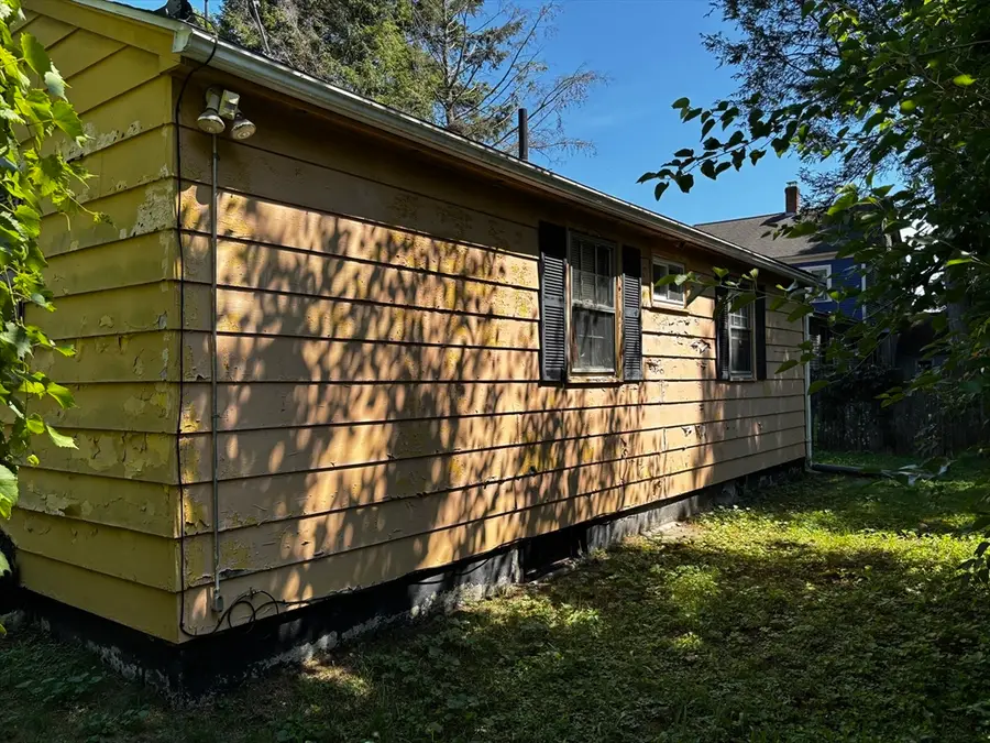 48 Beckwith Ave, Westfield, MA 01085 - #3