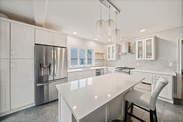 91 Elm St, Quincy, MA 02169