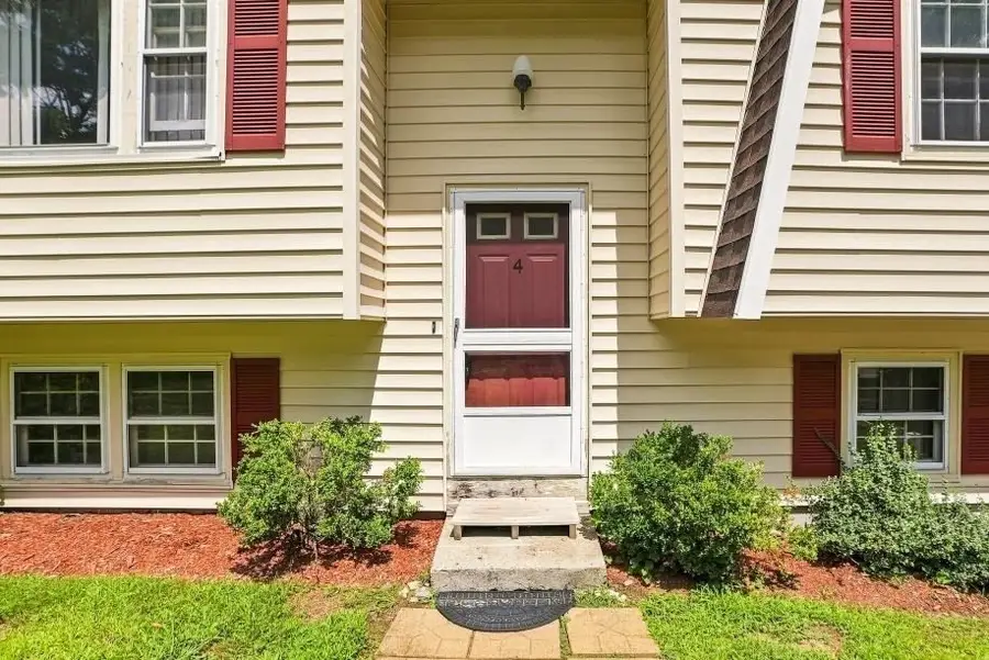 4 Picadilly St, Upton, MA 01568 - #3