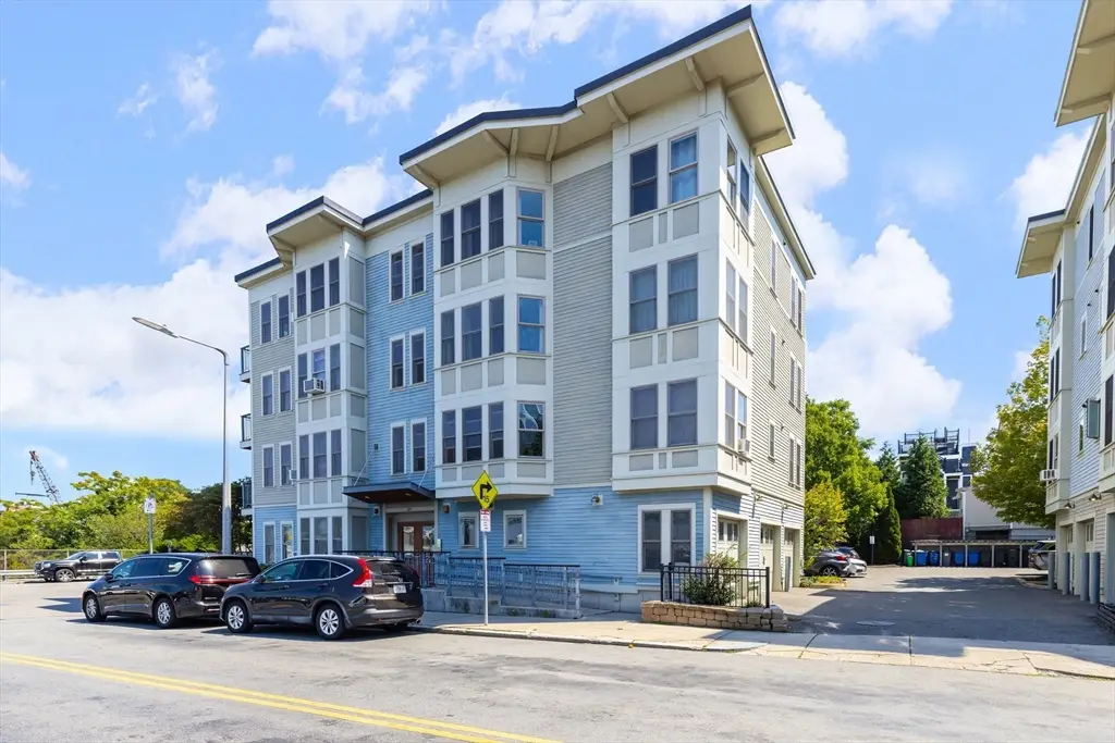 429 Border St #6, Boston, MA 02128 - #1