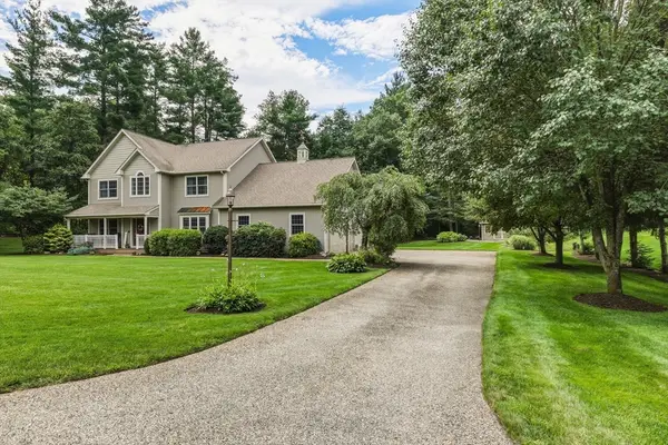 2 Bayberry Ln, Hadley, MA 01035