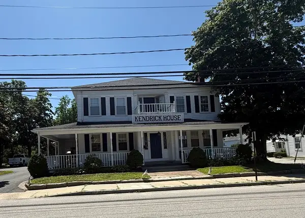 76 High St, Wareham, MA 02571