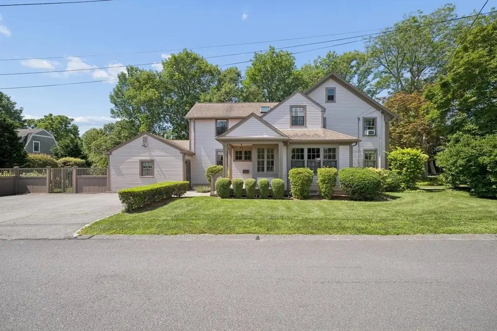 11 Prospect St, Dartmouth, MA 02748 - #1