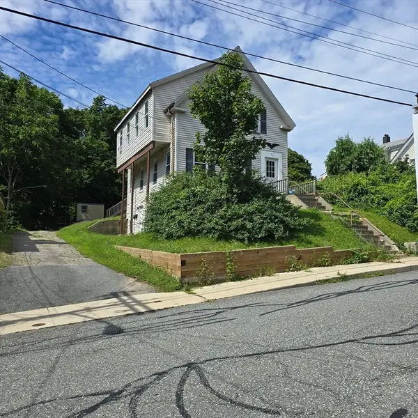 43 Mayflower St, Plymouth, MA 02360