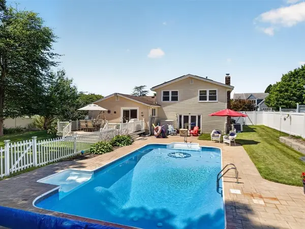 6 Topaz Ln, Dartmouth, MA 02747