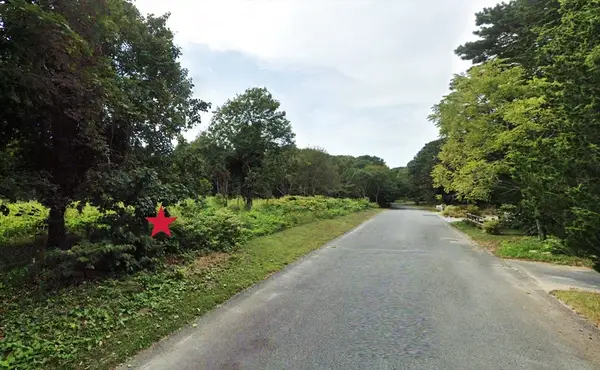 18 Commodore Ln, Falmouth, MA 02536
