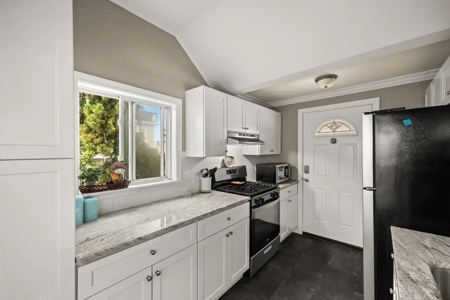 315 Washington St, Fall River, MA 02721 - #3
