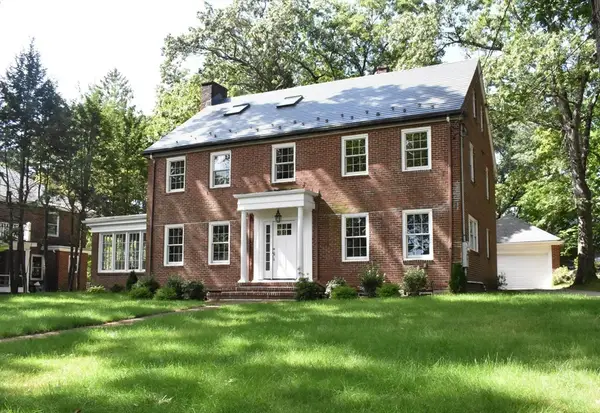 27 Gammons Rd, Newton, MA 02468