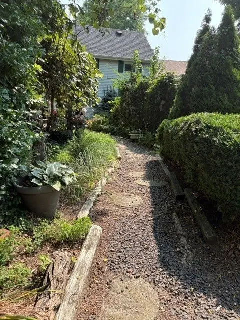 11 Sawyer Pl, Plymouth, MA 02360