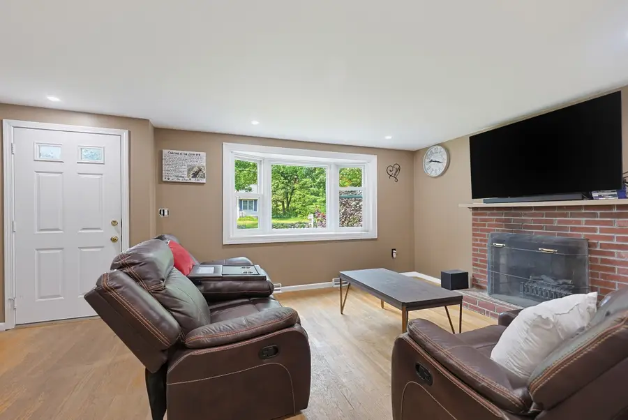 304 Primrose Hill Rd, Dracut, MA 01826 - #3