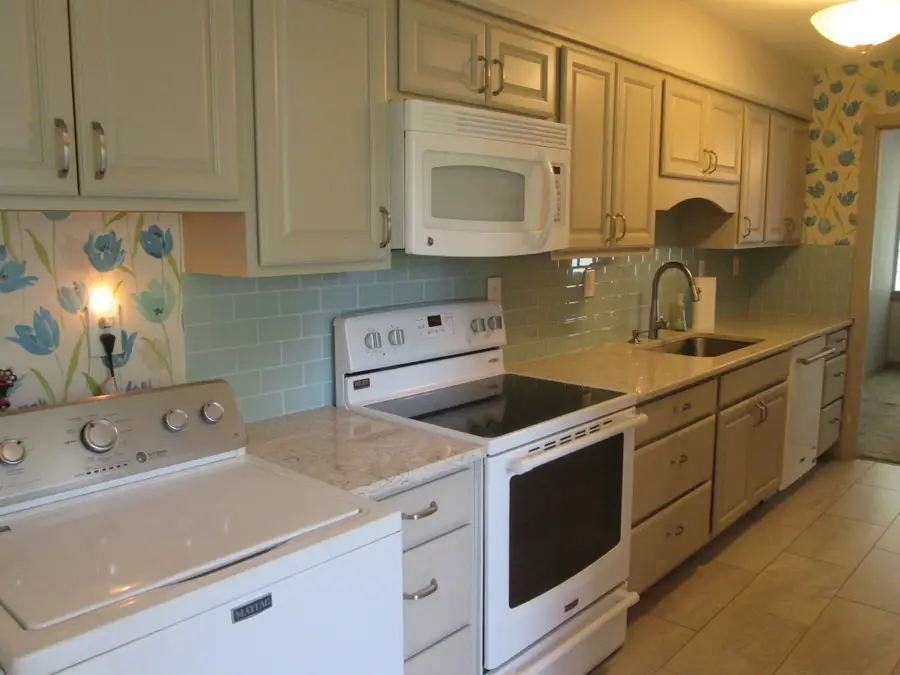 188 Horseshoe Dr #188, Chicopee, MA 01022 - #3