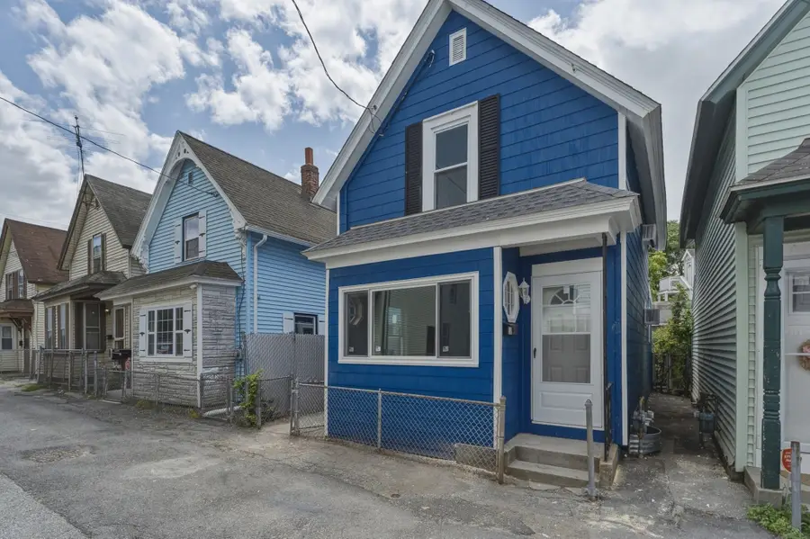 12 L St, Lowell, MA 01850 - #2