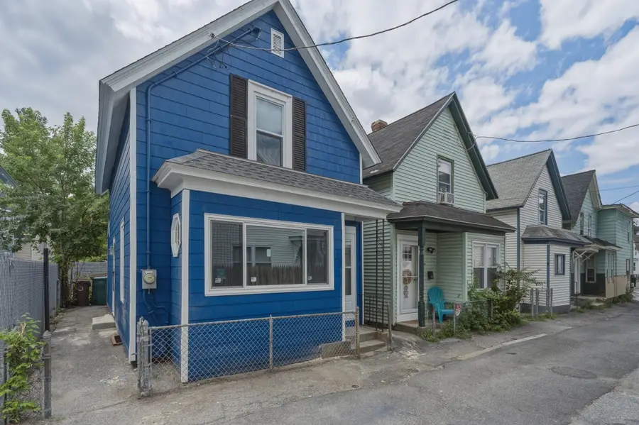 12 L St, Lowell, MA 01850 - #3