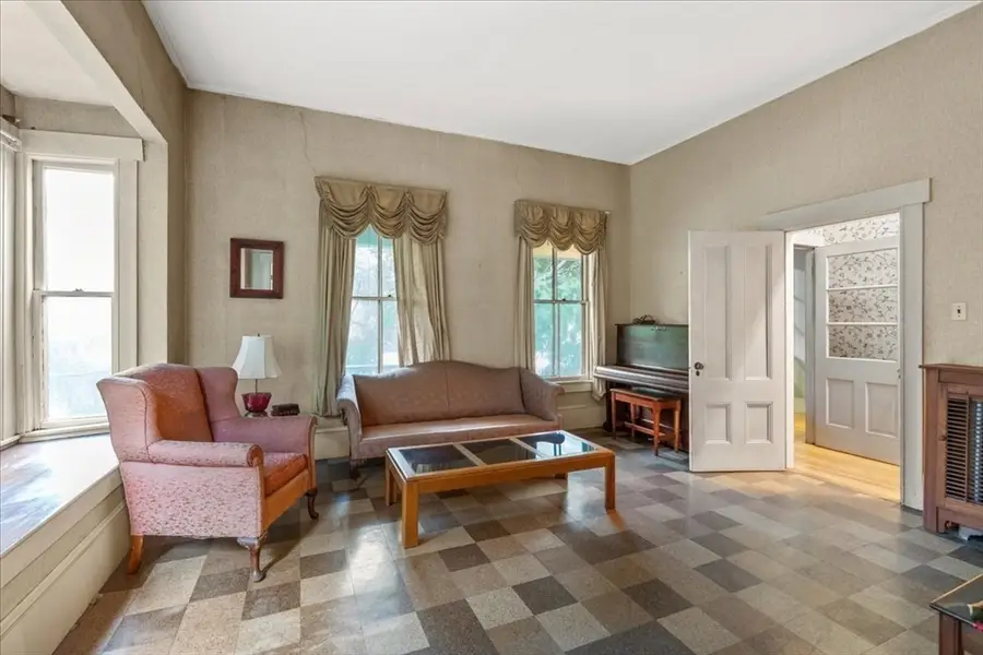 40 Columbus St, Newton, MA 02461 - #2