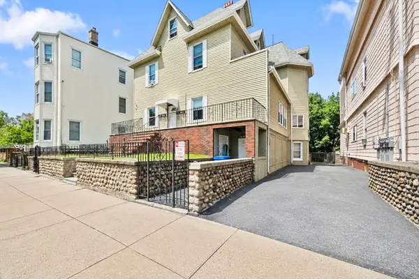 254-256 E Eagle St, Boston, MA 02128