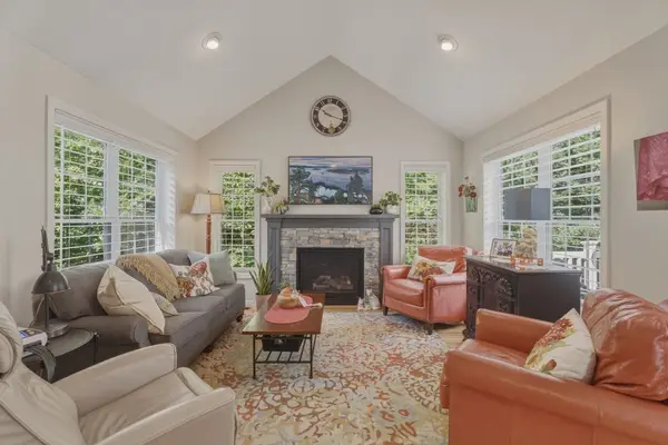 6 Wyndbrook Ln #6, Tyngsborough, MA 01879