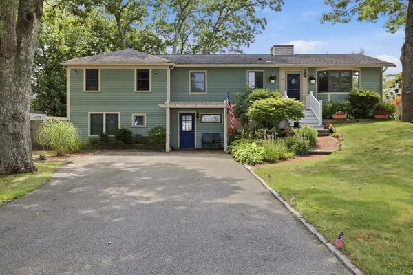 30 Crocker Rd, Falmouth, MA 02536