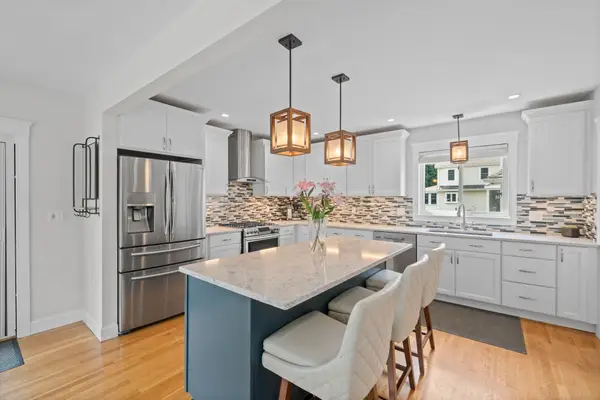 39 Holmes St, Braintree, MA 02184