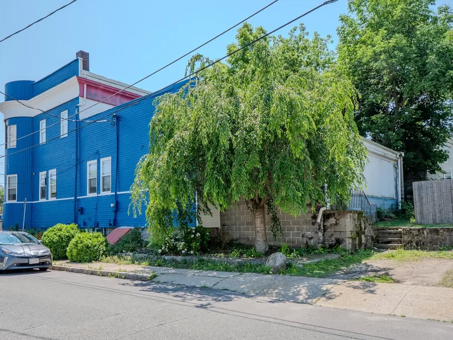 29 Spruce St, Milford, MA 01757 - #3