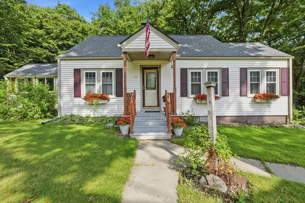 43 Birches Rd, Hubbardston, MA 01452