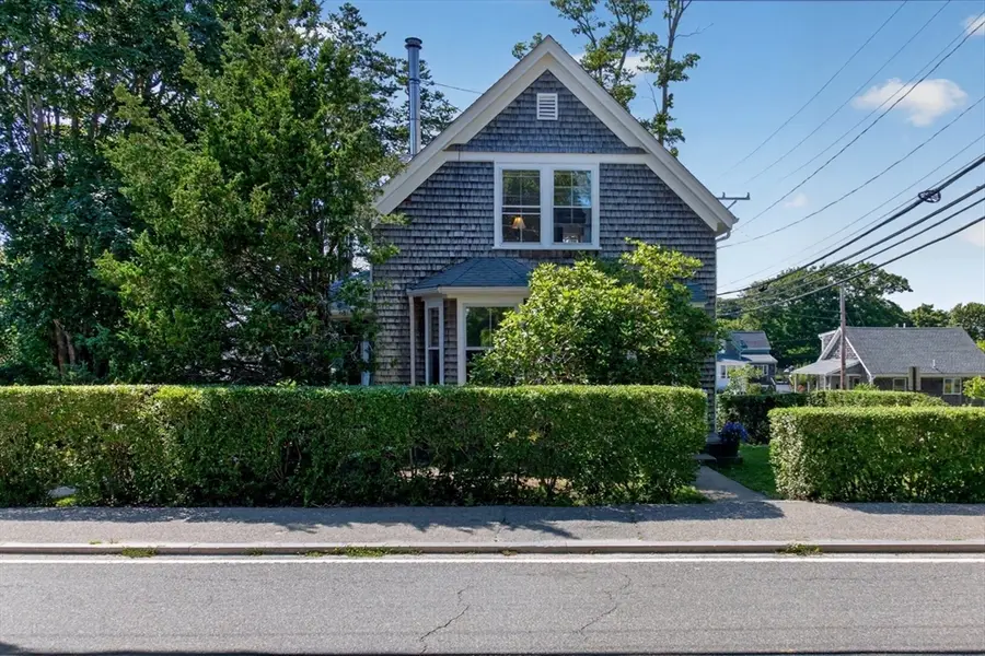 62 School St, Falmouth, MA 02543 - #3