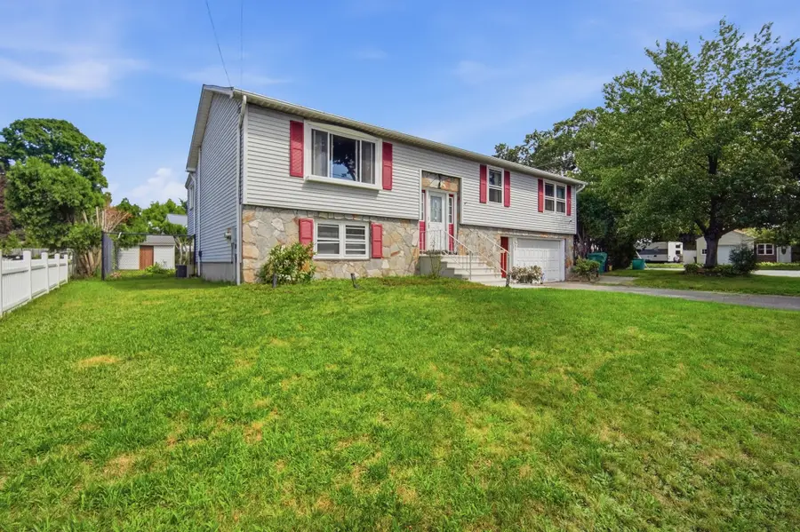 4 Baril Ln, Chicopee, MA 01013 - #2