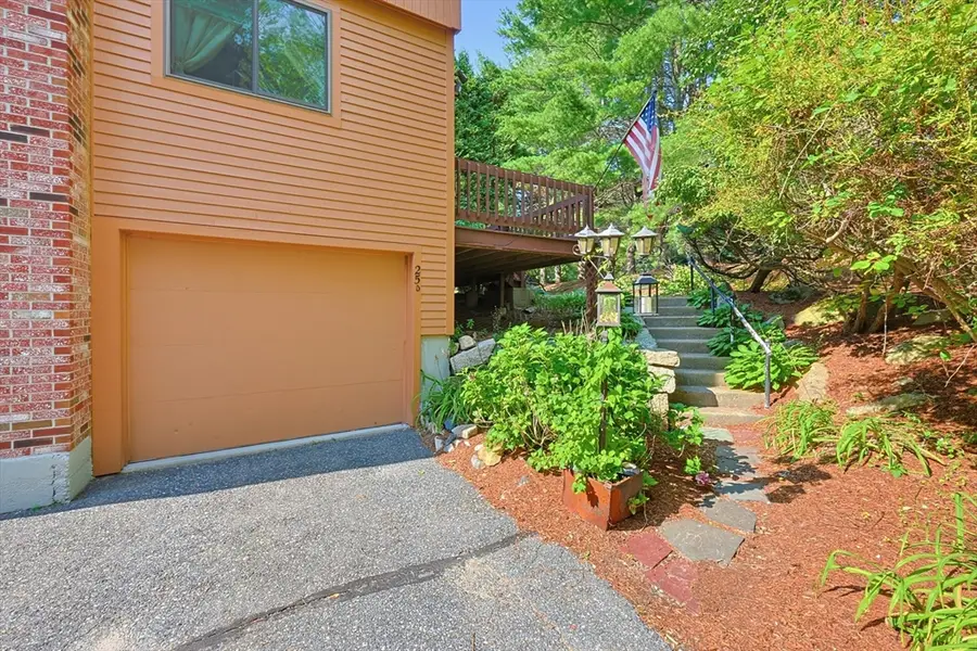 25 Country Club Ln #D, Milford, MA 01757 - #2