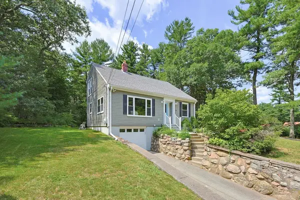 324 Taunton St, Wrentham, MA 02093