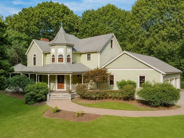 5 Captain Harris Dr, Freetown, MA 02702