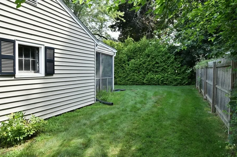 11 Almon Ave, West Springfield, MA 01089 - #3