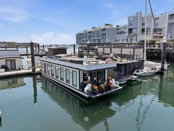 1 Pier 8 13th St #B28, Boston, MA 02129