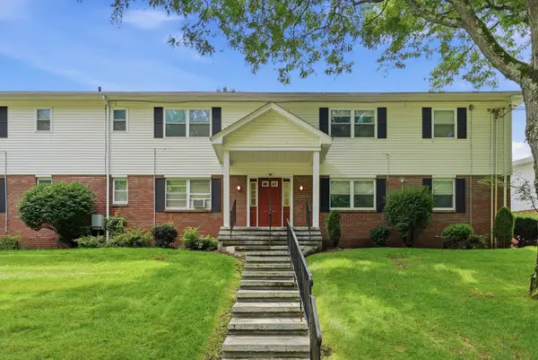 90 Colonial Circle #D, Chicopee, MA 01020