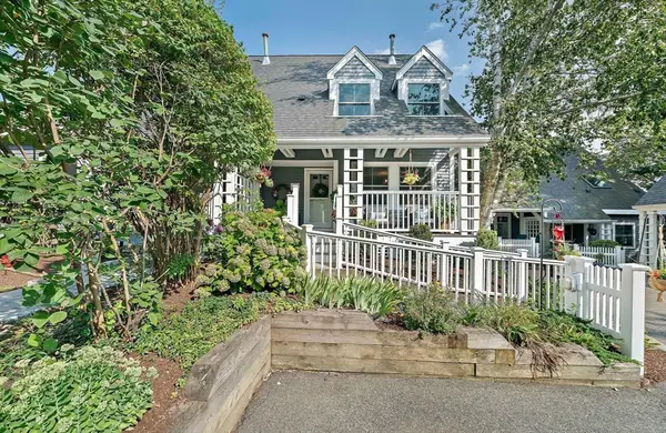 2 Rivers Edge Rd #2, Hull, MA 02045