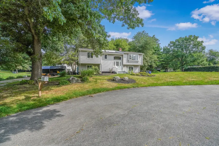 37 Slade St, Swansea, MA 02777 - #3