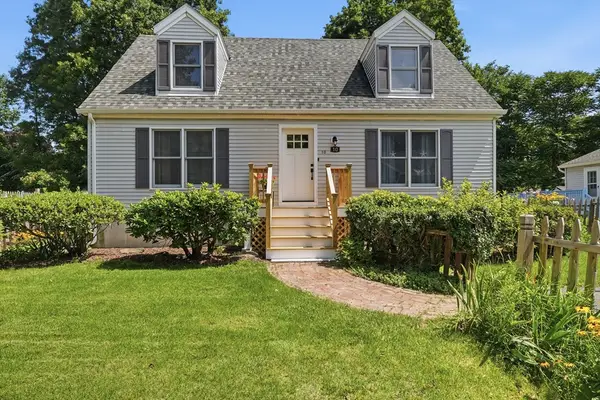 10 Scandinavia Ave, Worcester, MA 01603