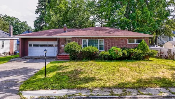 8 Albion St, Methuen, MA 01844
