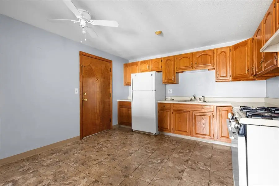 24 Larch St #8, New Bedford, MA 02740 - #3