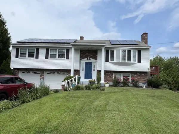 27 Hill St, Leominster, MA 01453