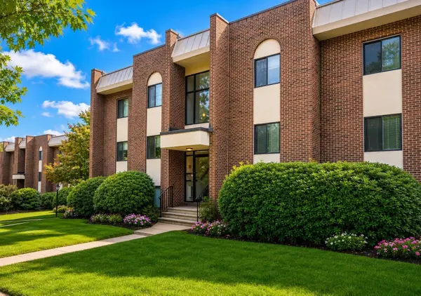 43 Angleside Drive #1, Waltham, MA 02453