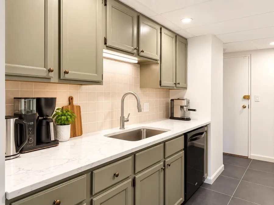 43 Angleside Drive #1, Waltham, MA 02453 - #3