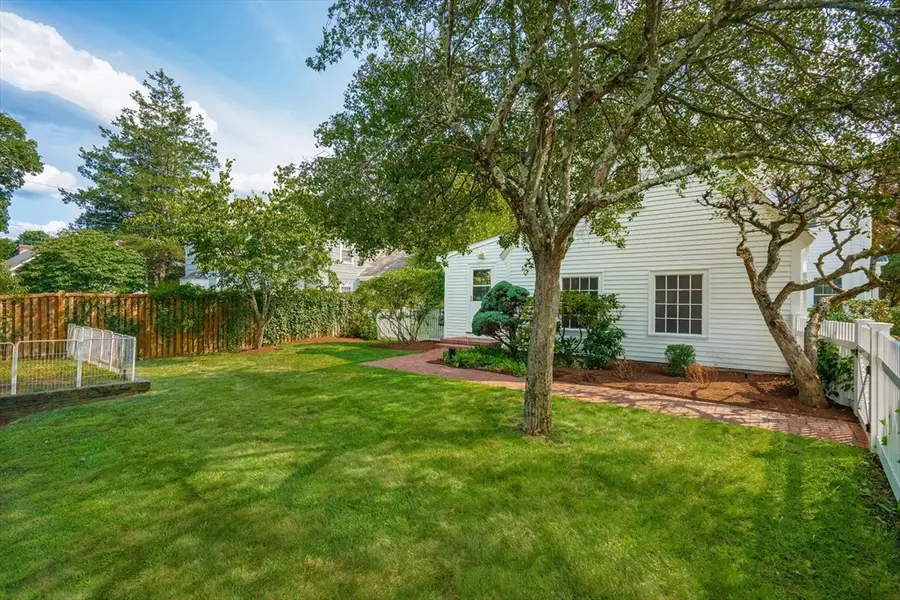 8 Manitoba Rd, Newton, MA 02468 - #2